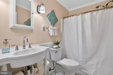 Bath - 1518 Ridgely Dr, Edgewater, MD 21037 photo 1 of 2