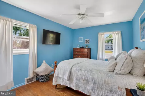 Bedroom - 1518 Ridgely Dr, Edgewater, MD 21037 photo 4 of 4