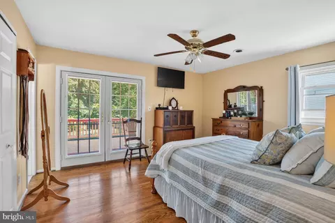Bedroom - 1518 Ridgely Dr, Edgewater, MD 21037 photo 2 of 4