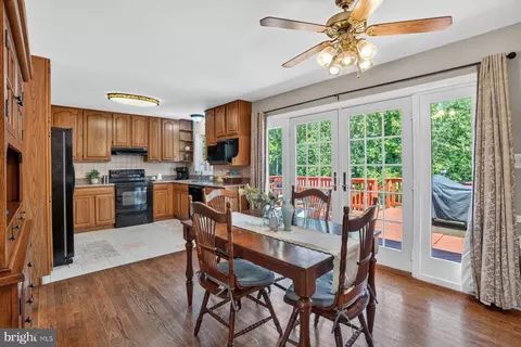 Dining - 1518 Ridgely Dr, Edgewater, MD 21037 photo 2 of 3