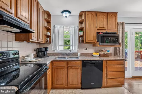 Kitchen - 1518 Ridgely Dr, Edgewater, MD 21037 photo 2 of 2