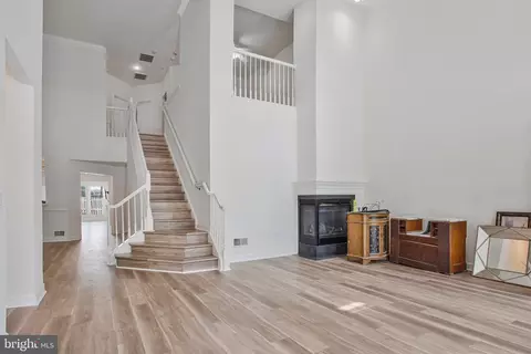 Living - 322 Hamlet Cir, Edgewater, MD 21037 photo 1 of 2