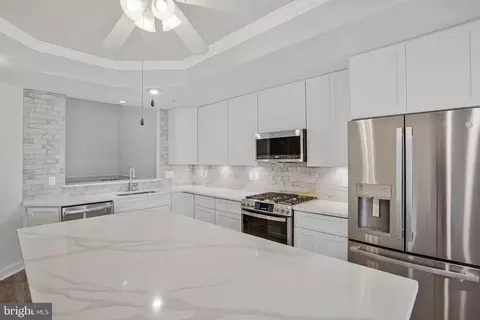 Kitchen - 322 Hamlet Cir, Edgewater, MD 21037 photo 2 of 2