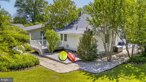 526 James Ave, Tracys Landing, MD 20779