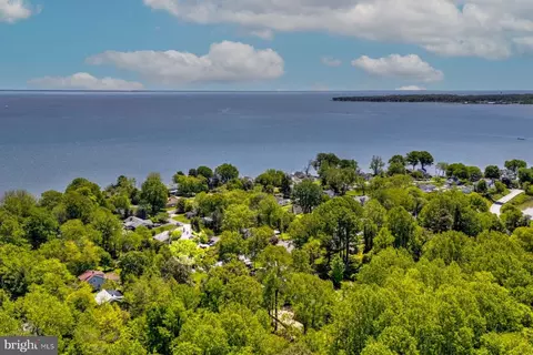 526 James Ave, Tracys Landing, MD 20779