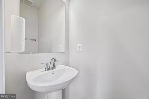 Entry Way - 3983 Small Roundtop Rd, Hanover, MD 21076 photo 10 of 17