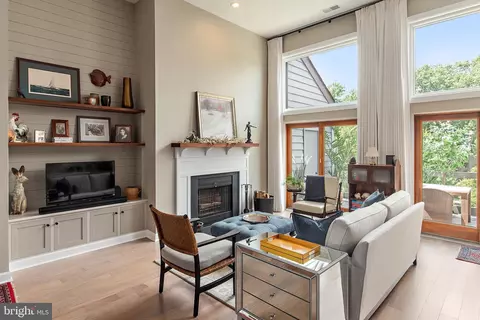 8 Spa Creek Landing Dr #8A2, Annapolis, MD 21403