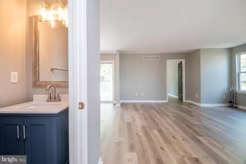 Entry Way - 1214 Markham Ln, Pasadena, MD 21122 photo 1 of 6