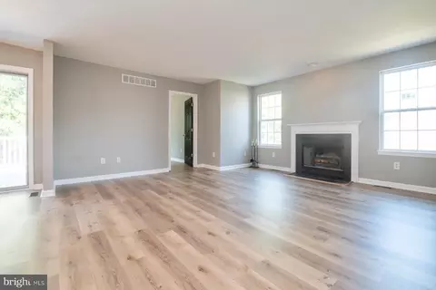 Living - 1214 Markham Ln, Pasadena, MD 21122 photo 7 of 9