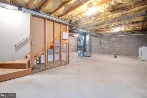 Entry Way - 1214 Markham Ln, Pasadena, MD 21122 photo 6 of 6