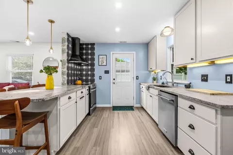 Kitchen - 4725 Frederick Ave, Shady Side, MD 20764 photo 3 of 6
