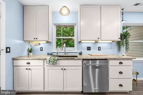 Kitchen - 4725 Frederick Ave, Shady Side, MD 20764 photo 6 of 6