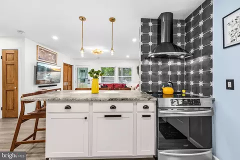 Kitchen - 4725 Frederick Ave, Shady Side, MD 20764 photo 4 of 6