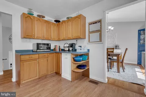 Kitchen - 323 Ternwing Dr, Arnold, MD 21012 photo 2 of 3