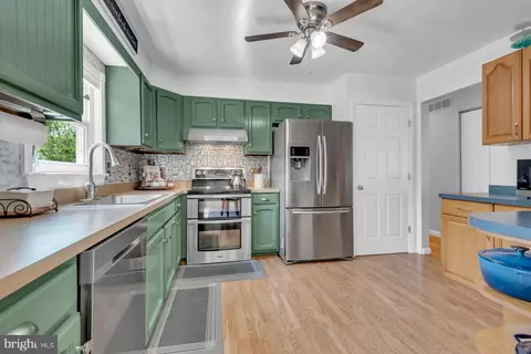 Kitchen - 323 Ternwing Dr, Arnold, MD 21012 photo 3 of 3