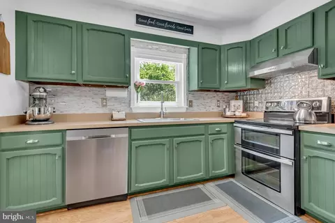 Kitchen - 323 Ternwing Dr, Arnold, MD 21012 photo 1 of 3