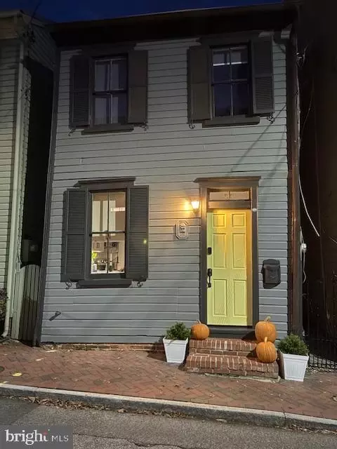 Exterior - 32 Cornhill St, Annapolis, MD 21401 photo 4 of 16