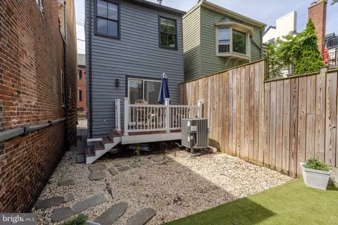 Exterior - 32 Cornhill St, Annapolis, MD 21401 photo 8 of 16
