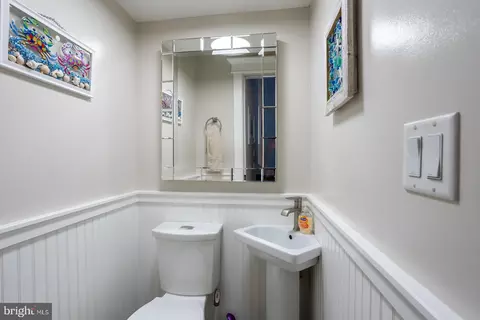 Entry Way - 32 Cornhill St, Annapolis, MD 21401 photo 3 of 5