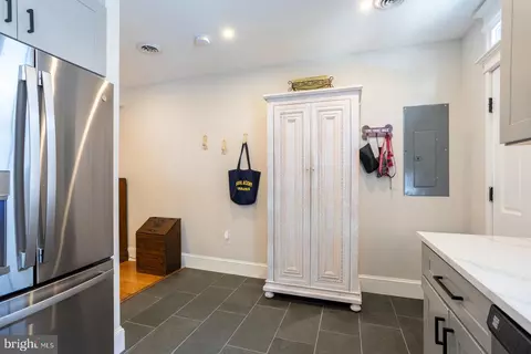 Entry Way - 32 Cornhill St, Annapolis, MD 21401 photo 2 of 5