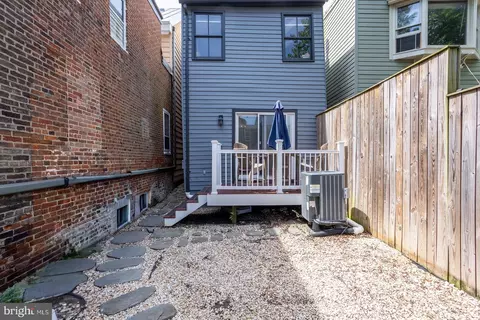 Exterior - 32 Cornhill St, Annapolis, MD 21401 photo 10 of 16