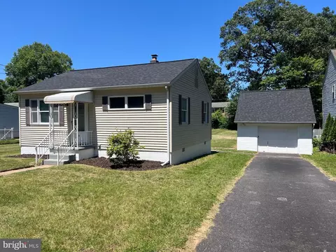 10 Spring Knoll Dr, Pasadena, MD 21122