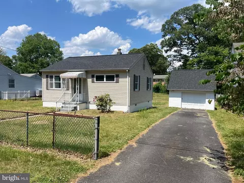 10 Spring Knoll Dr, Pasadena, MD 21122