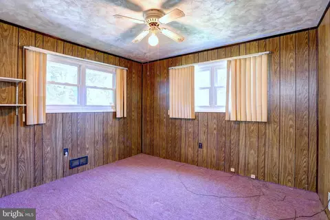 Bedroom - 202 Brookfield Rd, Pasadena, MD 21122 photo 3 of 4