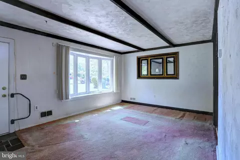 Living - 202 Brookfield Rd, Pasadena, MD 21122 photo 2 of 6