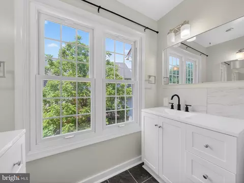 Bath - 8602 Lark Pl, Laurel, MD 20724 photo 5 of 6