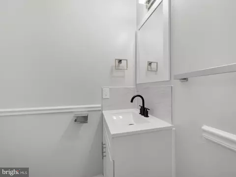 Bath - 8602 Lark Pl, Laurel, MD 20724 photo 2 of 6