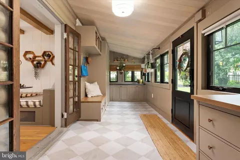 Entry Way - 1740 Quantico Rd, Edgewater, MD 21037 photo 2 of 5