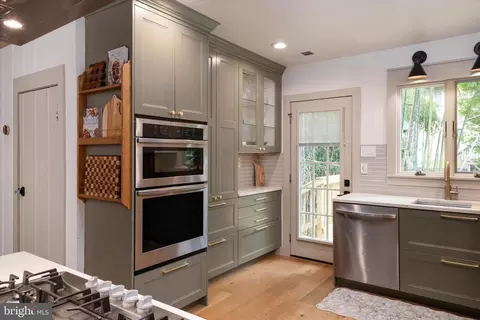 Kitchen - 1740 Quantico Rd, Edgewater, MD 21037 photo 5 of 6