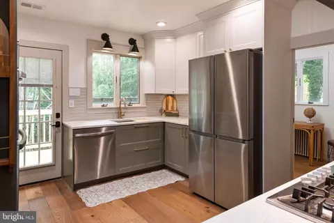 Kitchen - 1740 Quantico Rd, Edgewater, MD 21037 photo 4 of 6