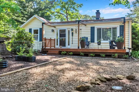 86 Riverside Dr, Severna Park, MD 21146