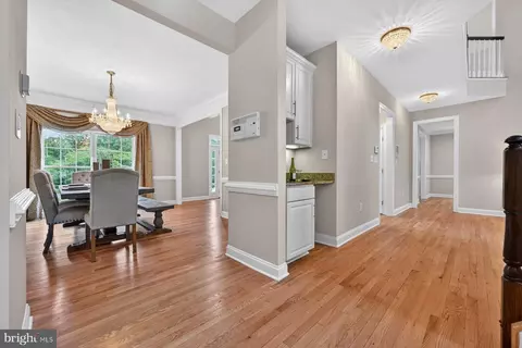 Entry Way - 9 Sewall Ct, Edgewater, MD 21037 photo 4 of 14