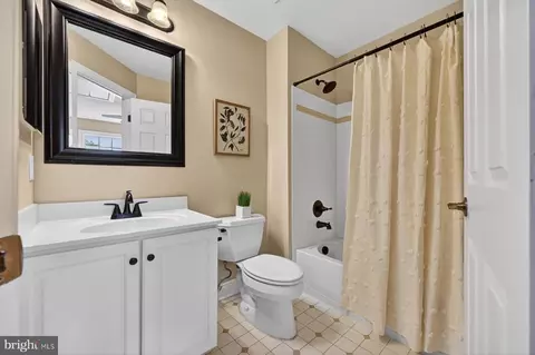 Bath - 9 Sewall Ct, Edgewater, MD 21037 photo 4 of 6