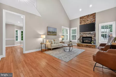 Living - 9 Sewall Ct, Edgewater, MD 21037 photo 2 of 6