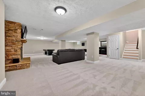Living - 9 Sewall Ct, Edgewater, MD 21037 photo 6 of 6