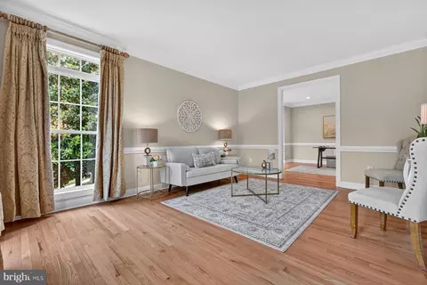 Living - 9 Sewall Ct, Edgewater, MD 21037 photo 3 of 6