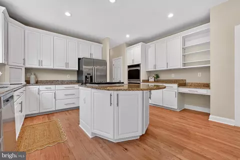 Kitchen - 9 Sewall Ct, Edgewater, MD 21037 photo 2 of 7