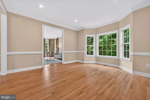 Living - 9 Sewall Ct, Edgewater, MD 21037 photo 4 of 6