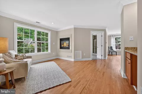 Living - 9 Sewall Ct, Edgewater, MD 21037 photo 5 of 6
