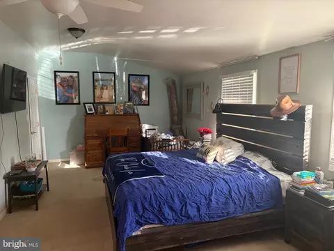 Bedroom - 1223 Pine Ave, Edgewater, MD 21037 photo 1 of 5