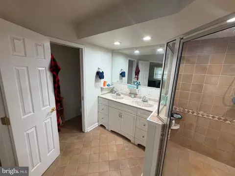 Bath - 1223 Pine Ave, Edgewater, MD 21037 photo 3 of 7