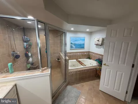 Bath - 1223 Pine Ave, Edgewater, MD 21037 photo 2 of 7