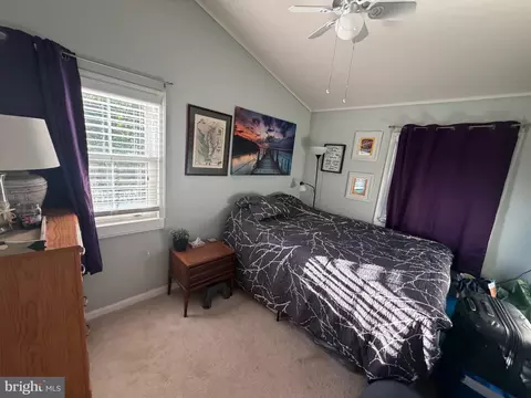 Bedroom - 1223 Pine Ave, Edgewater, MD 21037 photo 4 of 5