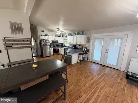 Entry Way - 1223 Pine Ave, Edgewater, MD 21037 photo 1 of 3