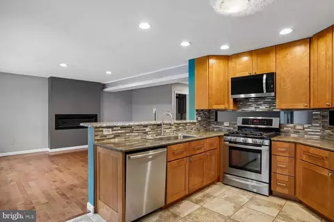 Kitchen - 998 Miles Ct, Arnold, MD 21012 photo 3 of 3