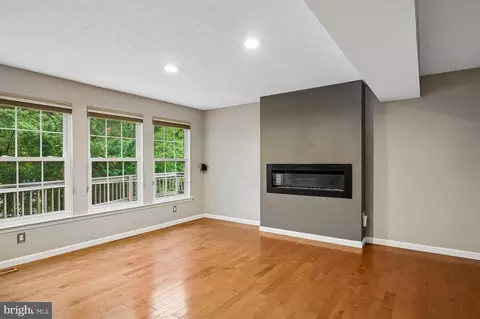Living - 998 Miles Ct, Arnold, MD 21012 photo 1 of 3